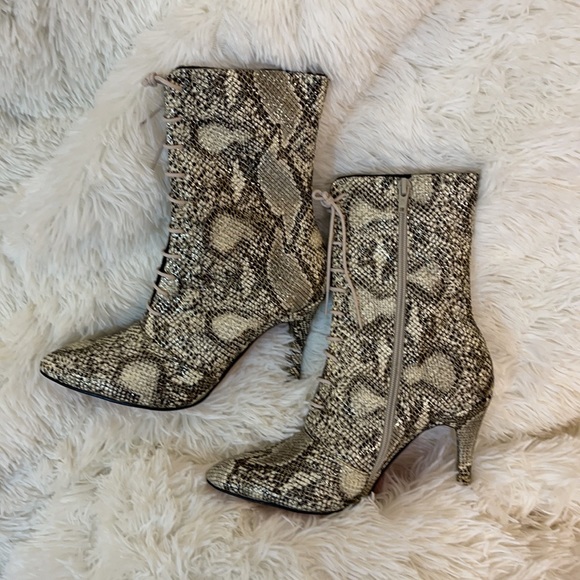 ❗️SOLD❗️Python Print Booties New - Picture 5 of 8